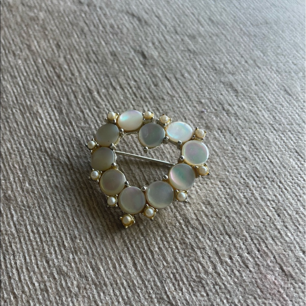 Vintage classic beautiful pin with iridescent white stones & rhinestone accents